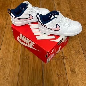 Nike BRAND NEW NEVER WORN size 9toddler